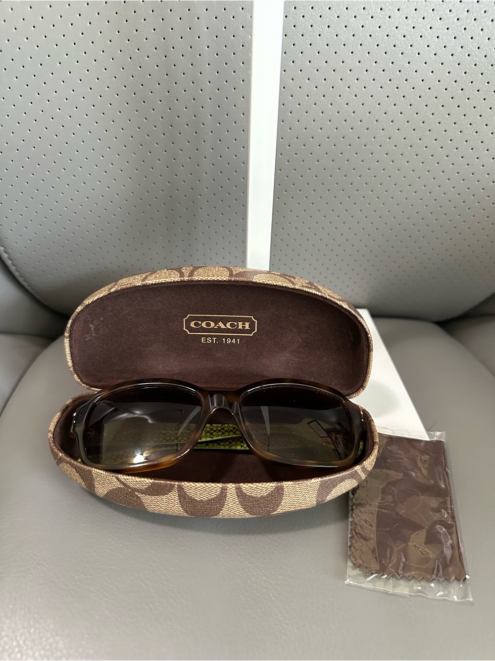 COACH Brown Gradient Lens Women's Sunglasses with Signature Case, VGUC
